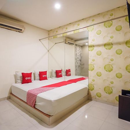 סוראבאיה Super Oyo Capital O 92633 Spring Hotel Gubeng מראה חיצוני תמונה