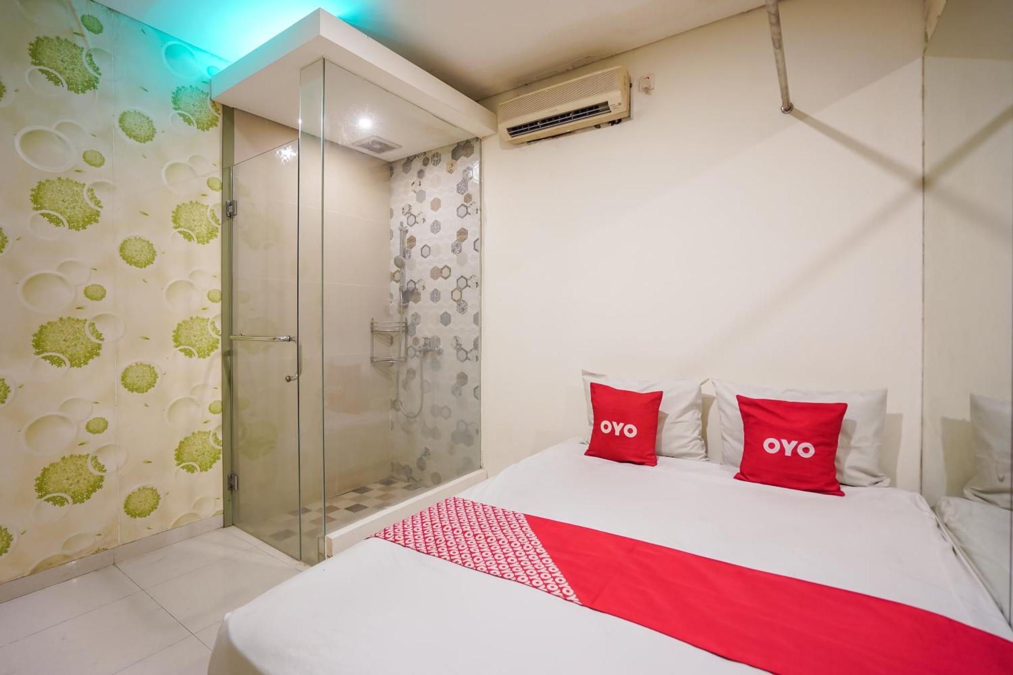 סוראבאיה Super Oyo Capital O 92633 Spring Hotel Gubeng מראה חיצוני תמונה