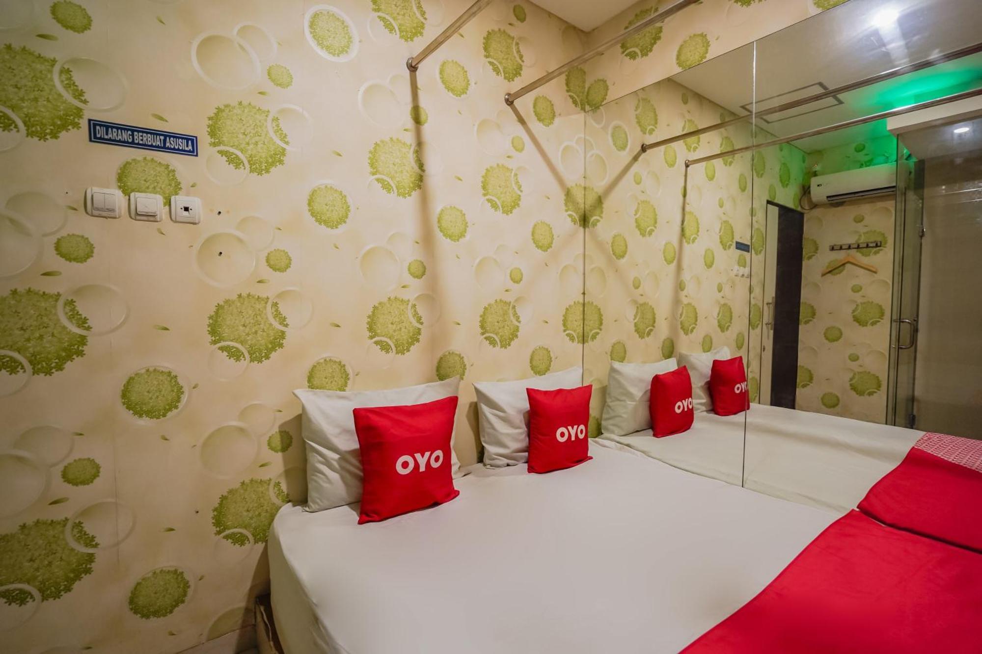 סוראבאיה Super Oyo Capital O 92633 Spring Hotel Gubeng מראה חיצוני תמונה