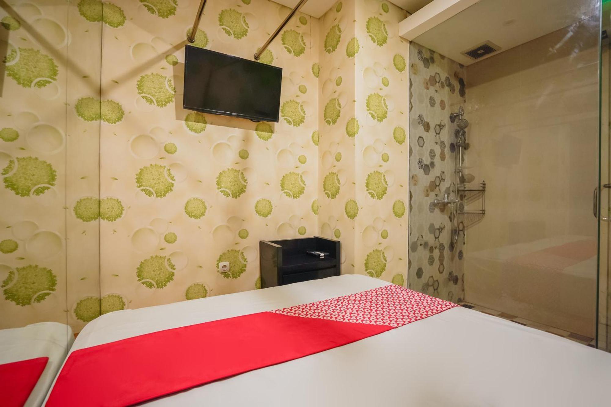 סוראבאיה Super Oyo Capital O 92633 Spring Hotel Gubeng מראה חיצוני תמונה