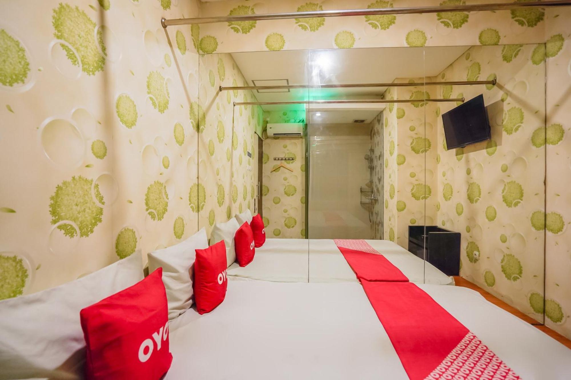 סוראבאיה Super Oyo Capital O 92633 Spring Hotel Gubeng מראה חיצוני תמונה