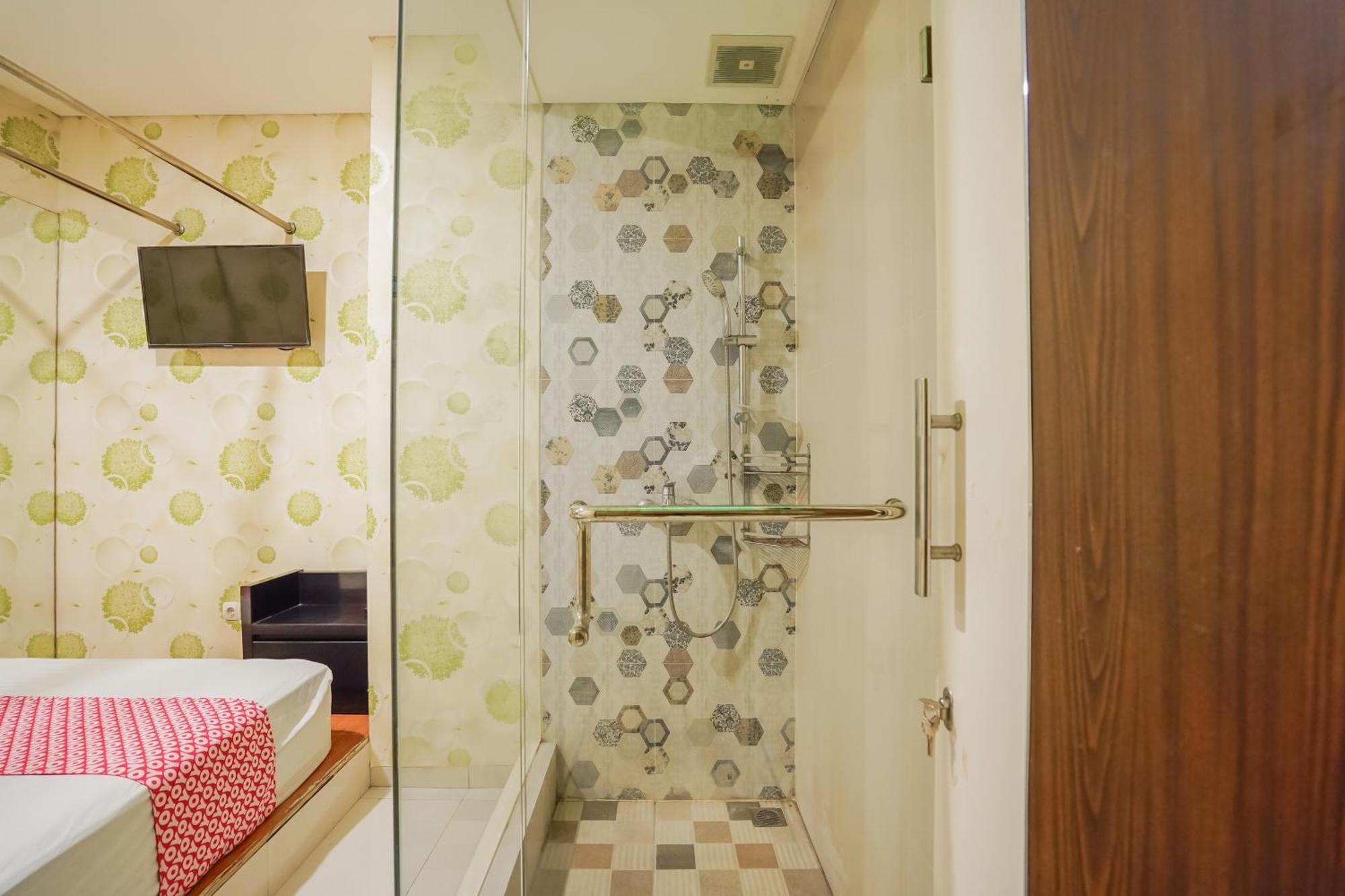 סוראבאיה Super Oyo Capital O 92633 Spring Hotel Gubeng מראה חיצוני תמונה