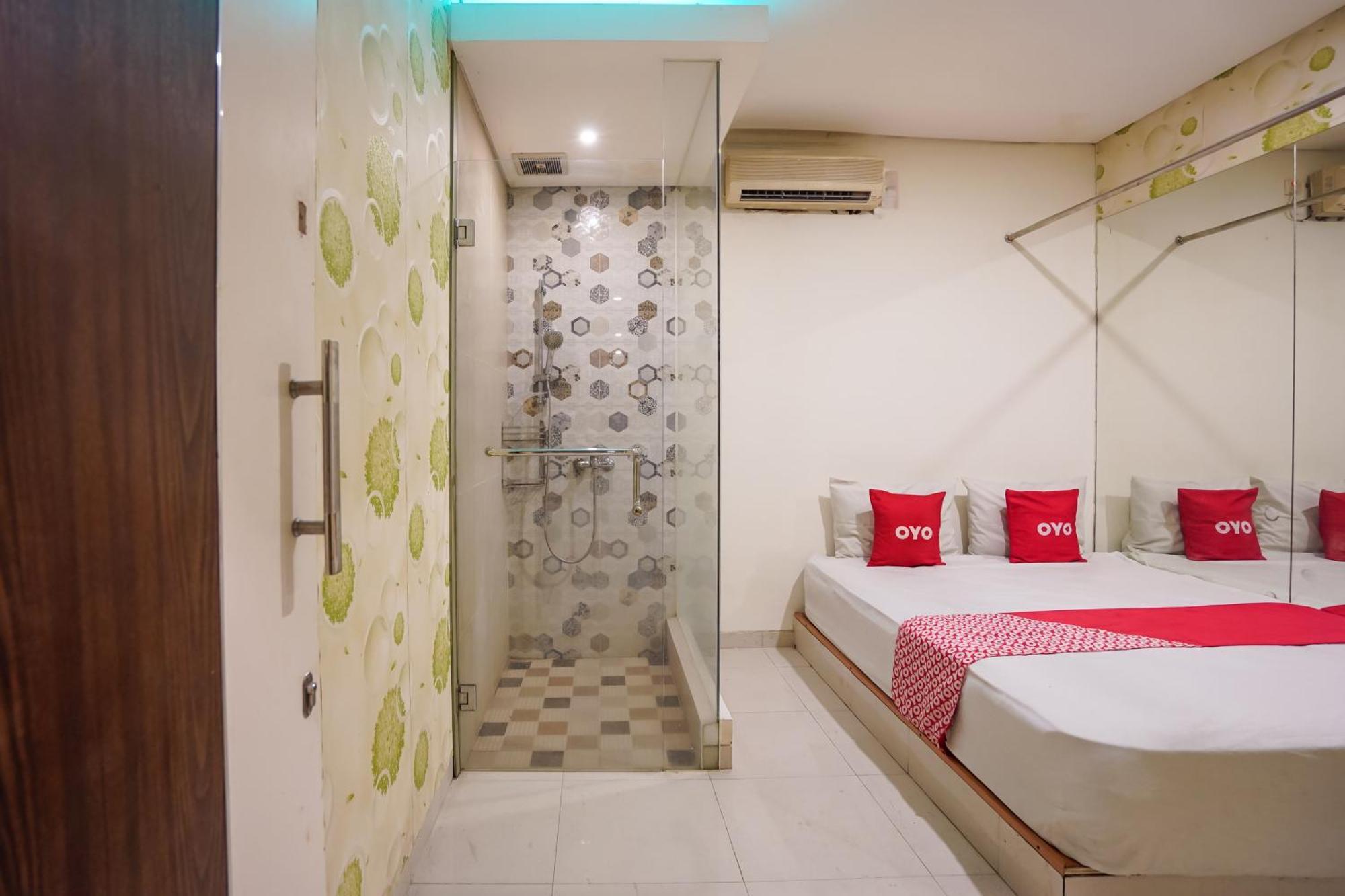 סוראבאיה Super Oyo Capital O 92633 Spring Hotel Gubeng מראה חיצוני תמונה